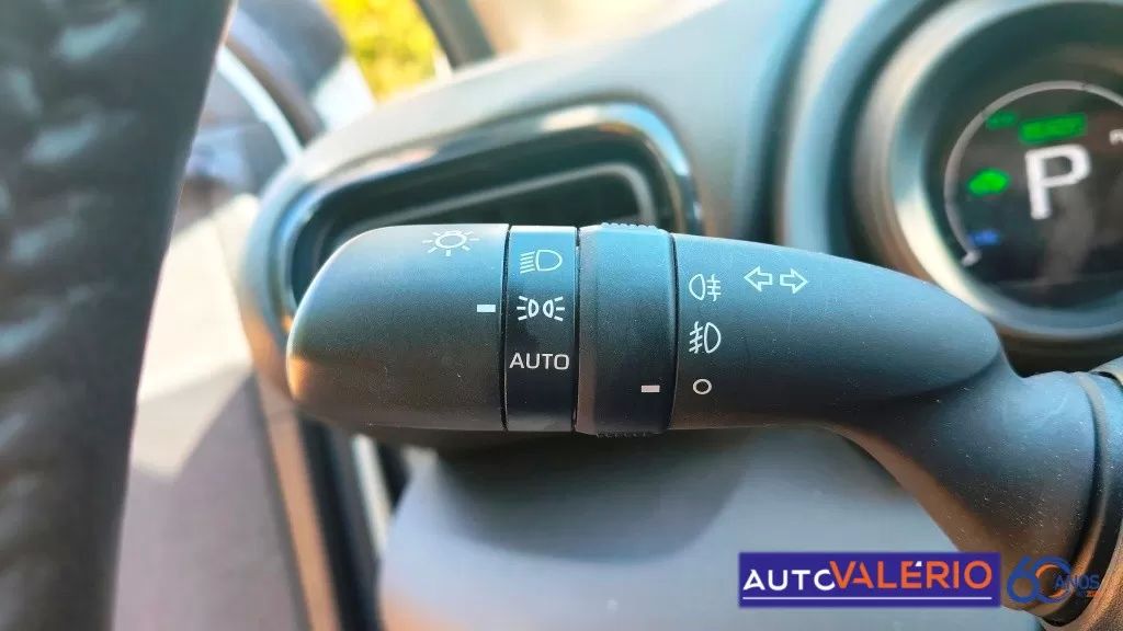 toyota-yaris-2023-hibrido-a-gasolina-1490cc