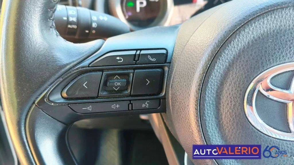 toyota-yaris-2023-hibrido-a-gasolina-1490cc