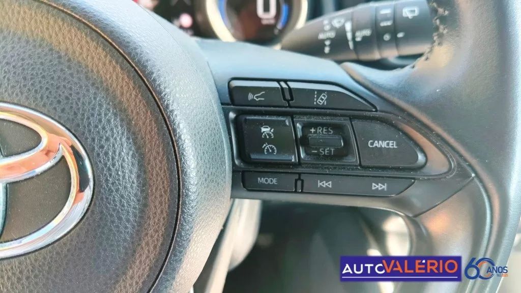 toyota-yaris-2023-hibrido-a-gasolina-1490cc