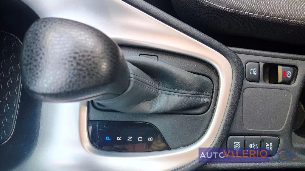 toyota-yaris-2023-hibrido-a-gasolina-1490cc