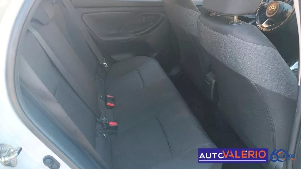 toyota-yaris-2023-hibrido-a-gasolina-1490cc