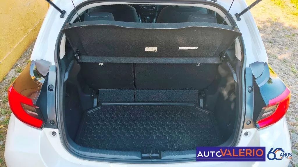 toyota-yaris-2023-hibrido-a-gasolina-1490cc
