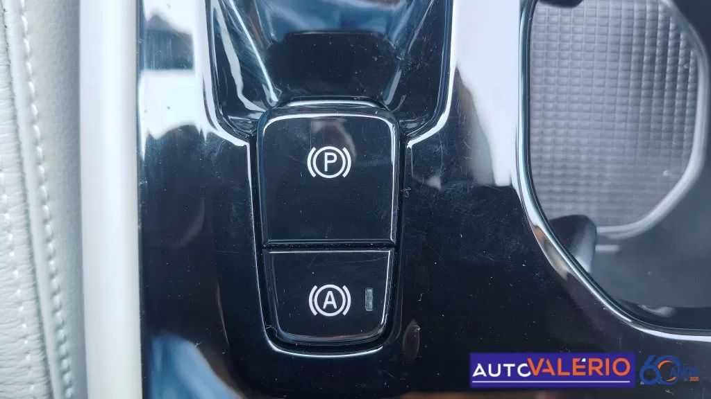 volvo-xc40-2022-hibrido-1477cc