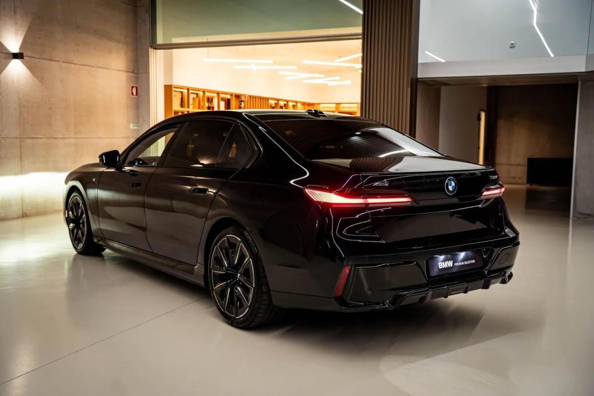 bmw-serie-7-2025-hibrido-a-gasolina-2998cc