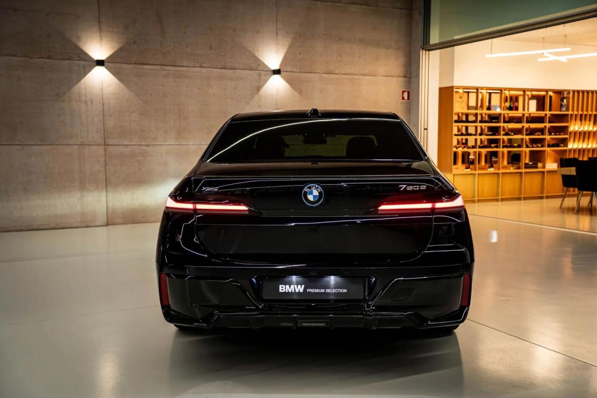 bmw-serie-7-2025-hibrido-a-gasolina-2998cc