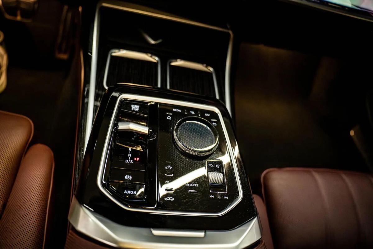 bmw-serie-7-2025-hibrido-a-gasolina-2998cc