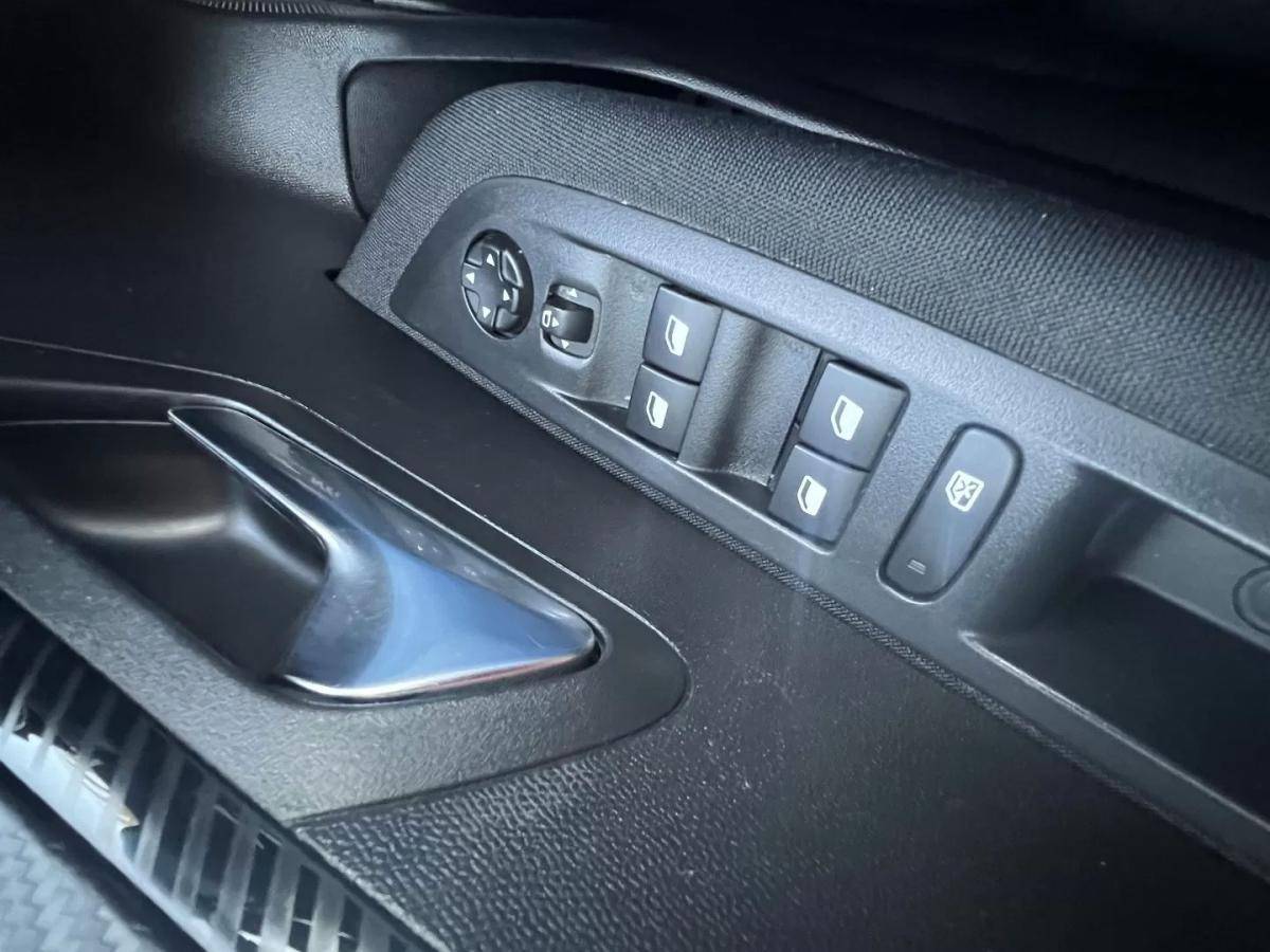 peugeot-208-2022-diesel-1499cc