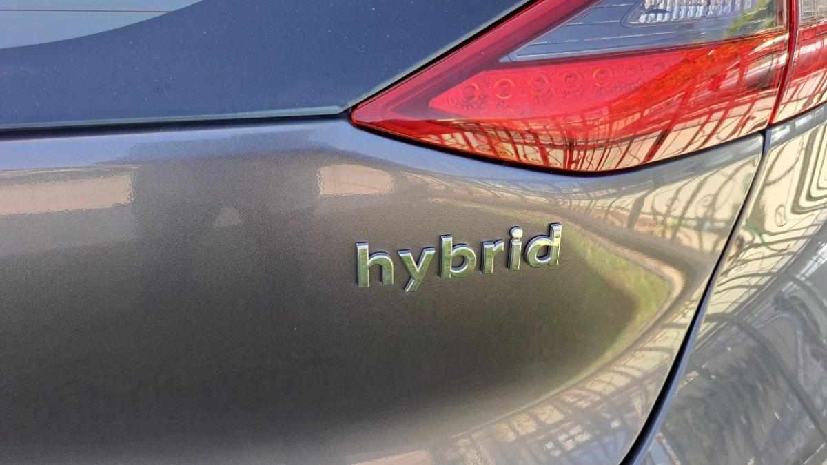 hyundai-ioniq-2017-hibrido-a-gasolina-1580cc