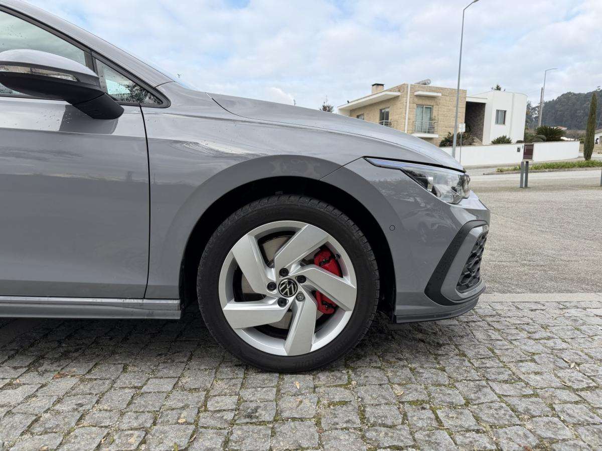 volkswagen-golf-2024-hibrido-1395cc