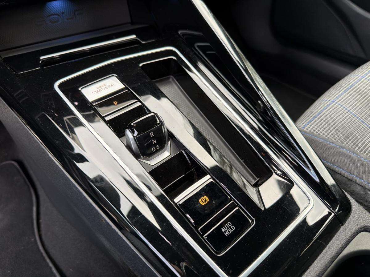 volkswagen-golf-2024-hibrido-1395cc