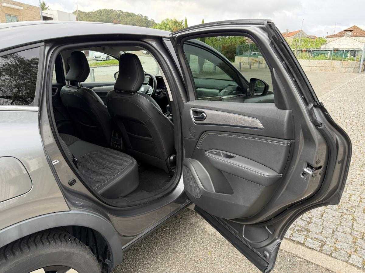 renault-arkana-2022-hibrido-1598cc
