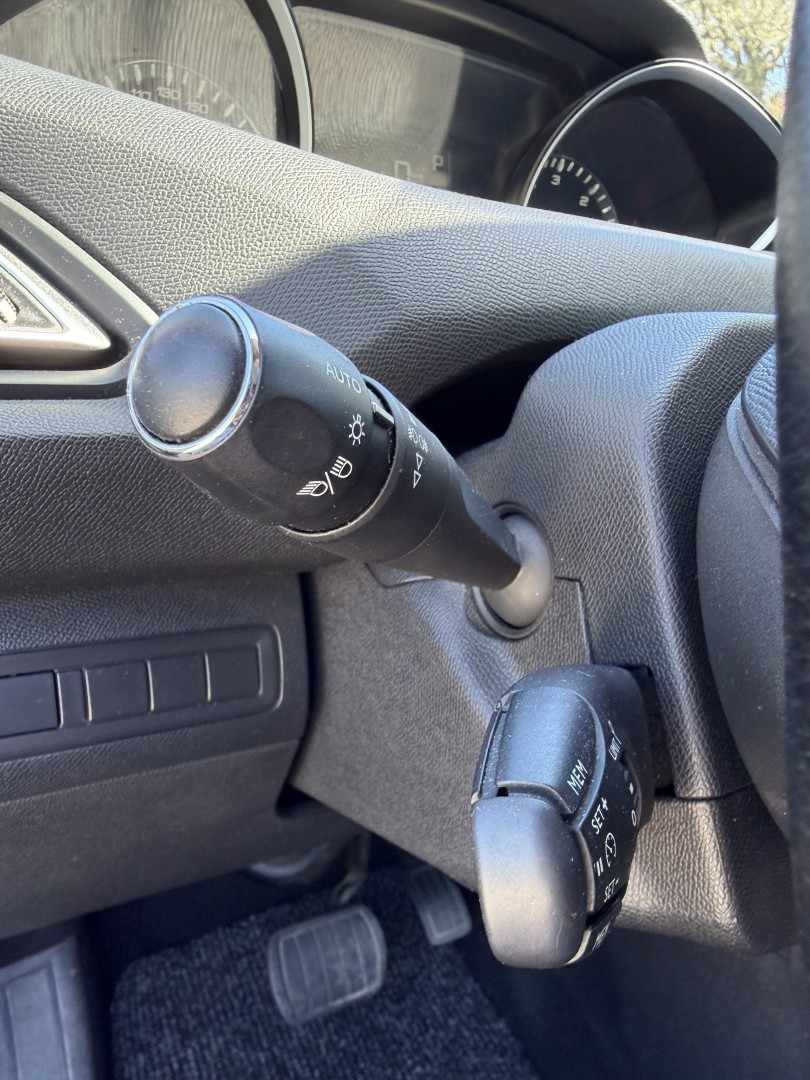 peugeot-308-sw-2015-diesel-1997cc