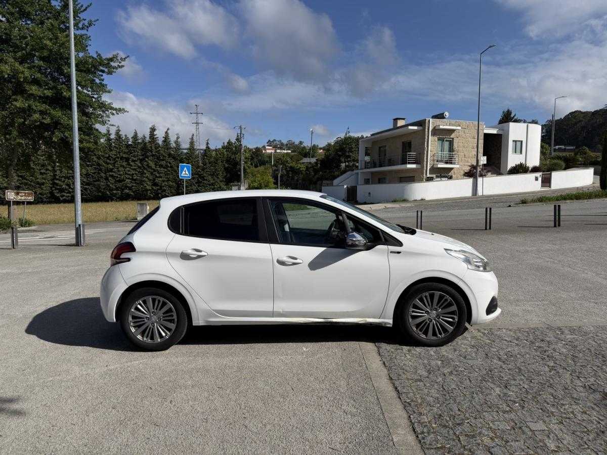 peugeot-208-2017-diesel-1560cc