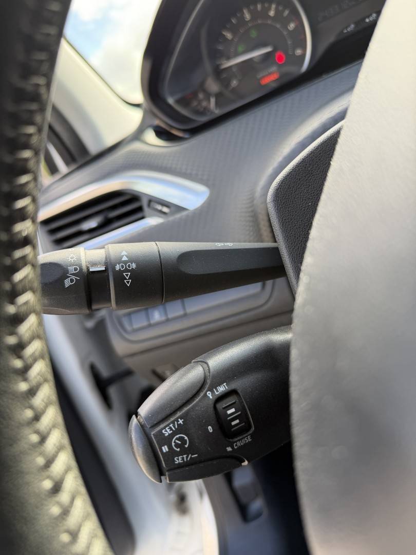 peugeot-208-2017-diesel-1560cc