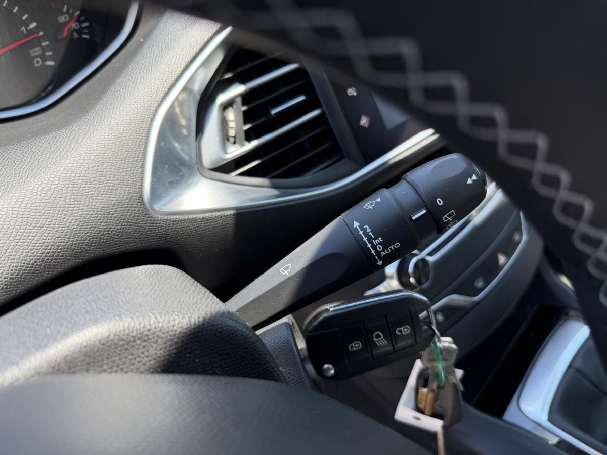 peugeot-308-sw-2015-diesel-1560cc