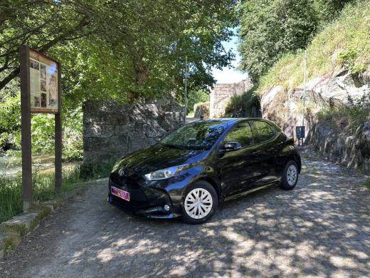 toyota-yaris-2022-hibrido-1490cc