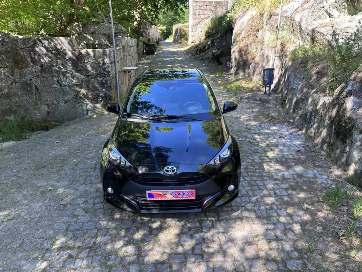 toyota-yaris-2022-hibrido-1490cc