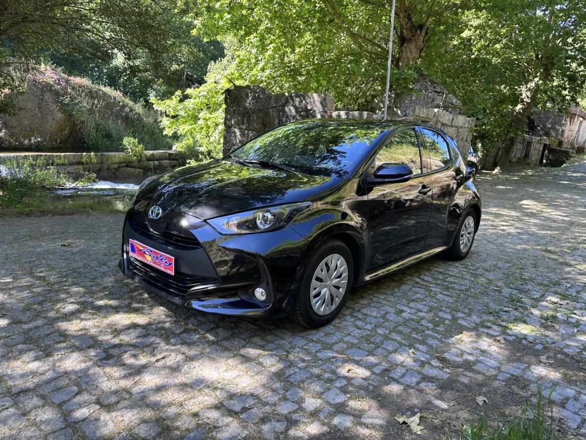 toyota-yaris-2022-hibrido-1490cc
