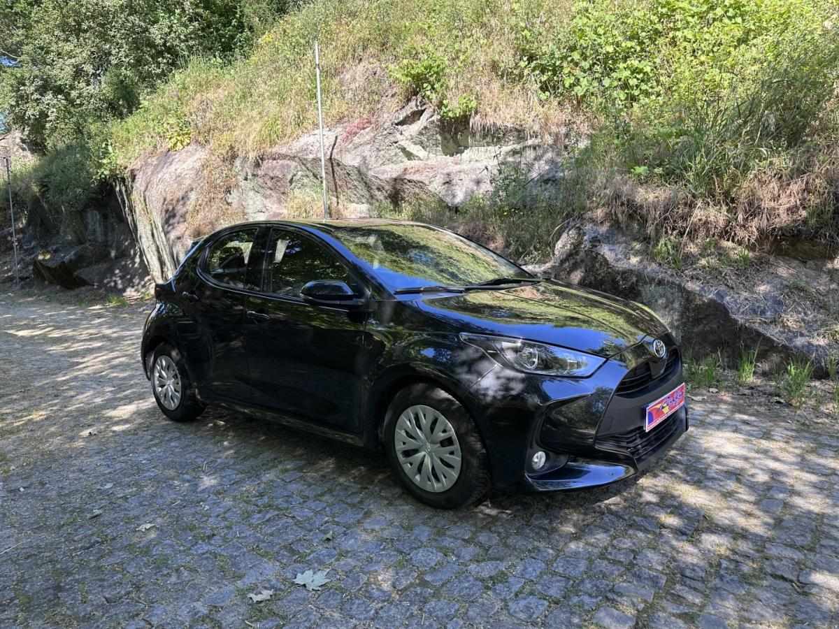 toyota-yaris-2022-hibrido-1490cc
