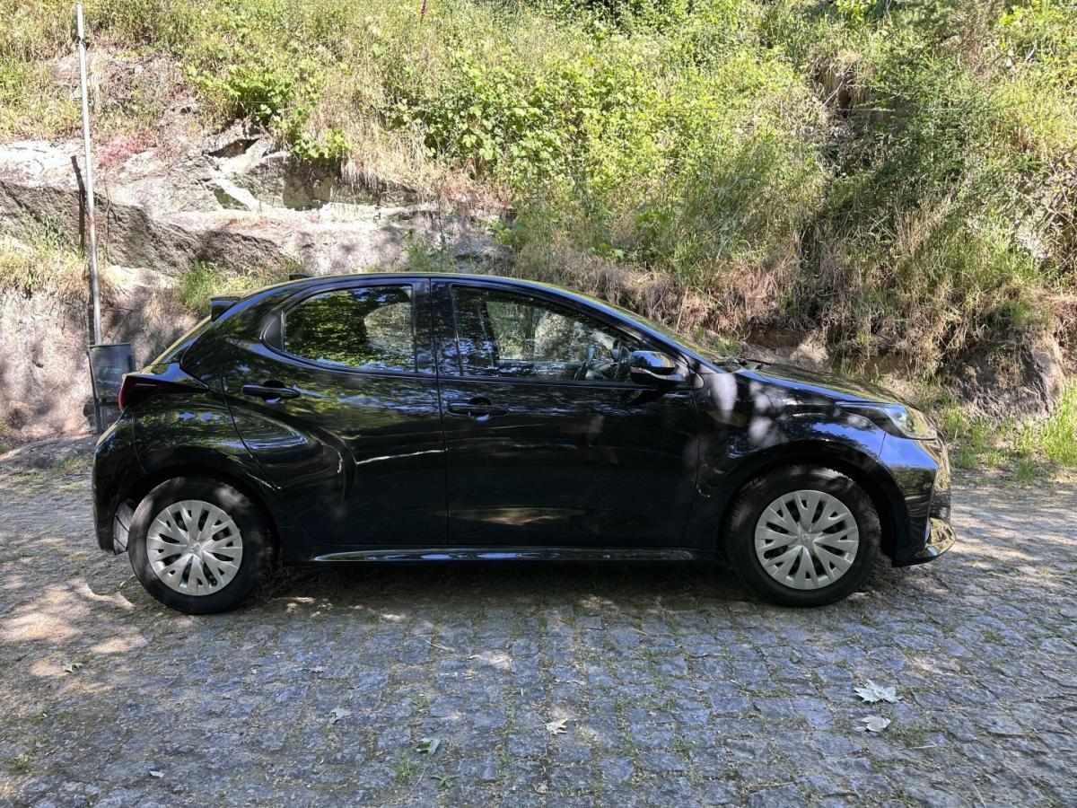 toyota-yaris-2022-hibrido-1490cc