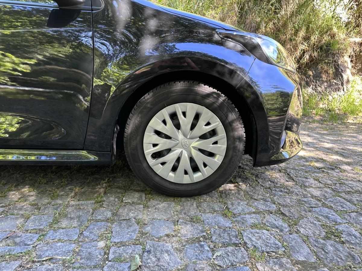 toyota-yaris-2022-hibrido-1490cc