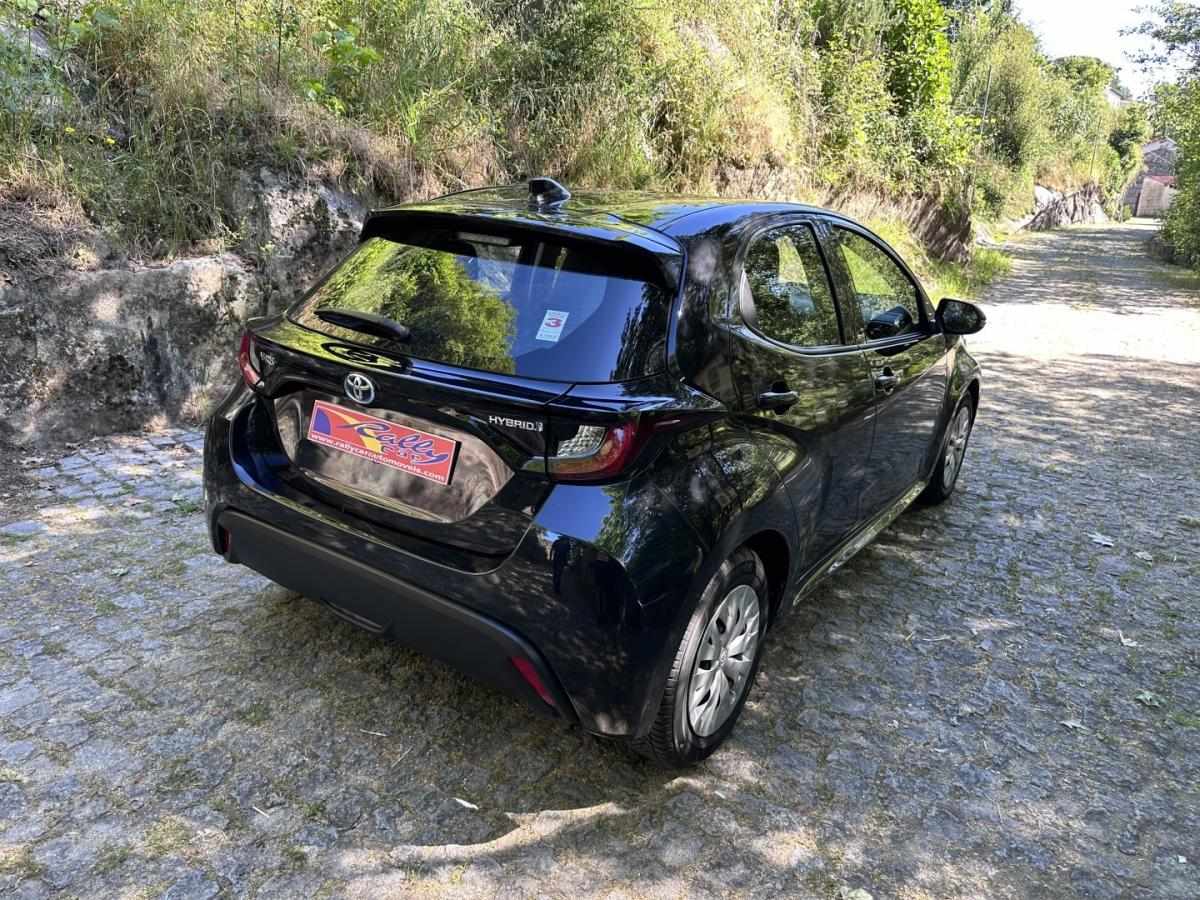 toyota-yaris-2022-hibrido-1490cc