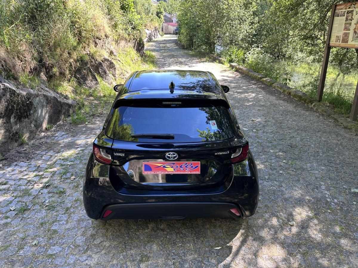 toyota-yaris-2022-hibrido-1490cc