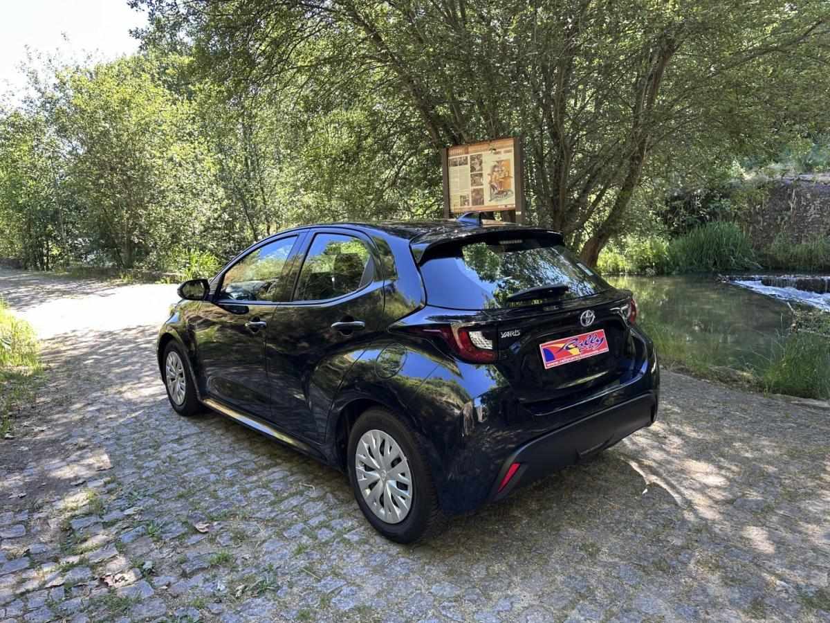 toyota-yaris-2022-hibrido-1490cc