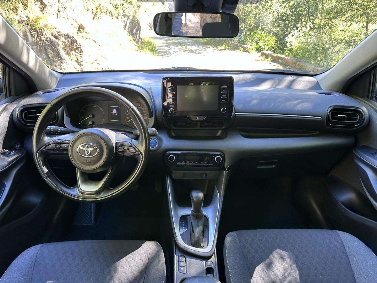 toyota-yaris-2022-hibrido-1490cc