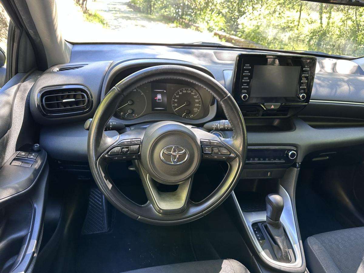 toyota-yaris-2022-hibrido-1490cc