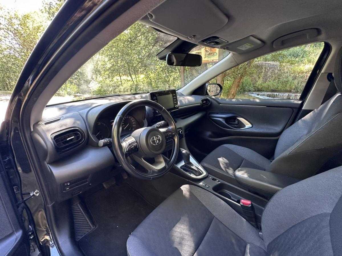 toyota-yaris-2022-hibrido-1490cc