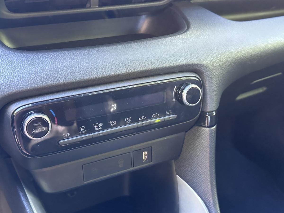 toyota-yaris-2022-hibrido-1490cc