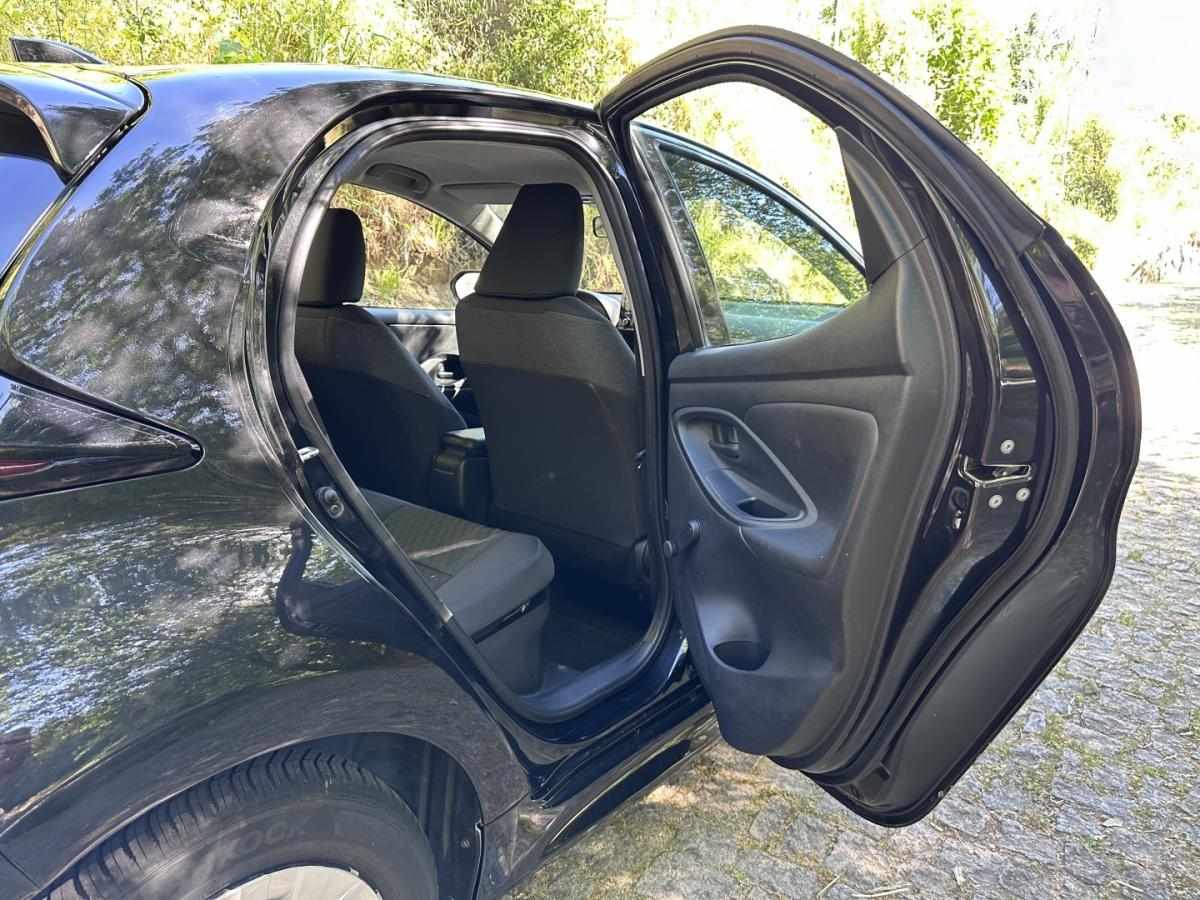 toyota-yaris-2022-hibrido-1490cc