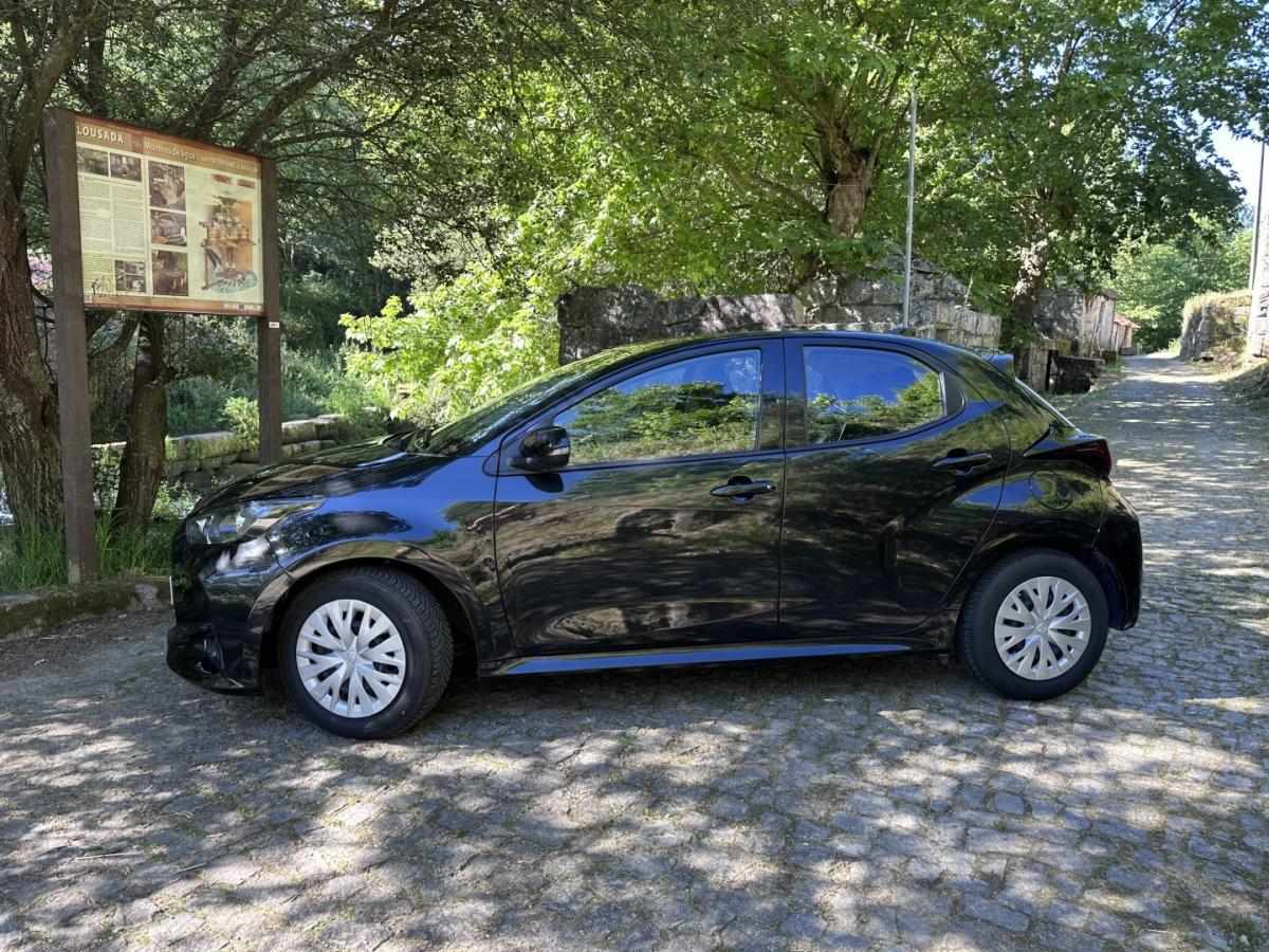 toyota-yaris-2022-hibrido-1490cc