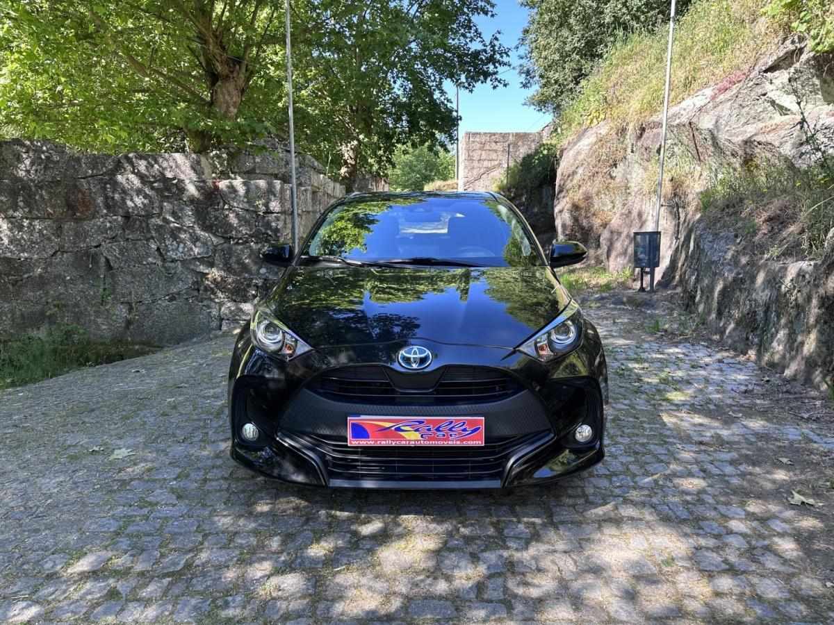 toyota-yaris-2022-hibrido-1490cc
