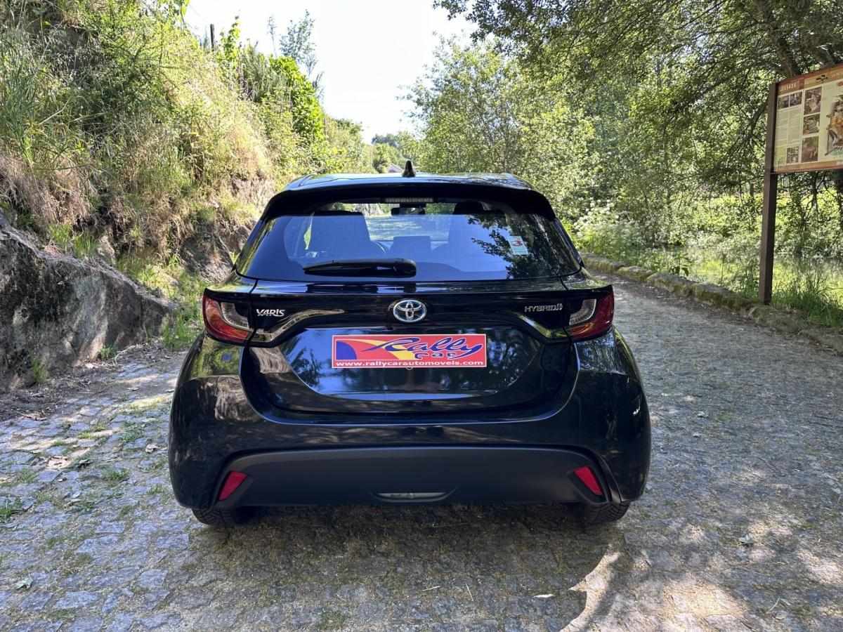 toyota-yaris-2022-hibrido-1490cc