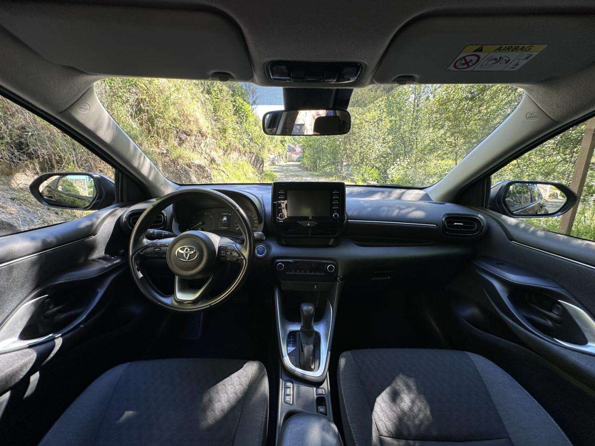 toyota-yaris-2022-hibrido-1490cc