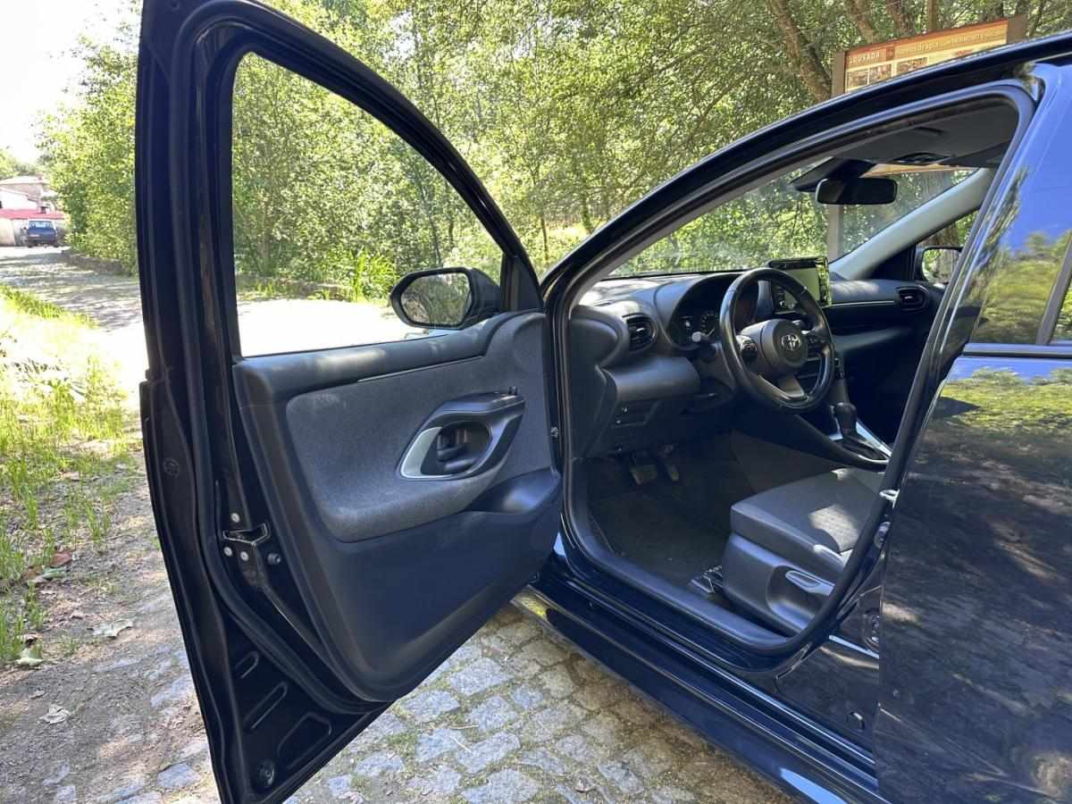 toyota-yaris-2022-hibrido-1490cc