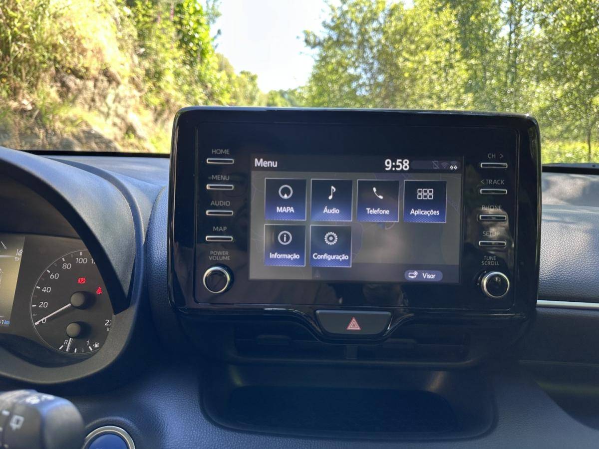 toyota-yaris-2022-hibrido-1490cc