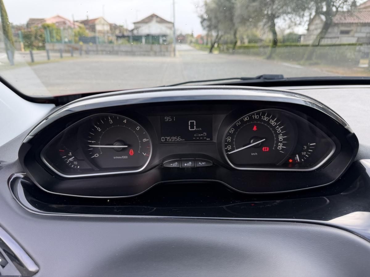 peugeot-208-2017-gasolina-1199cc