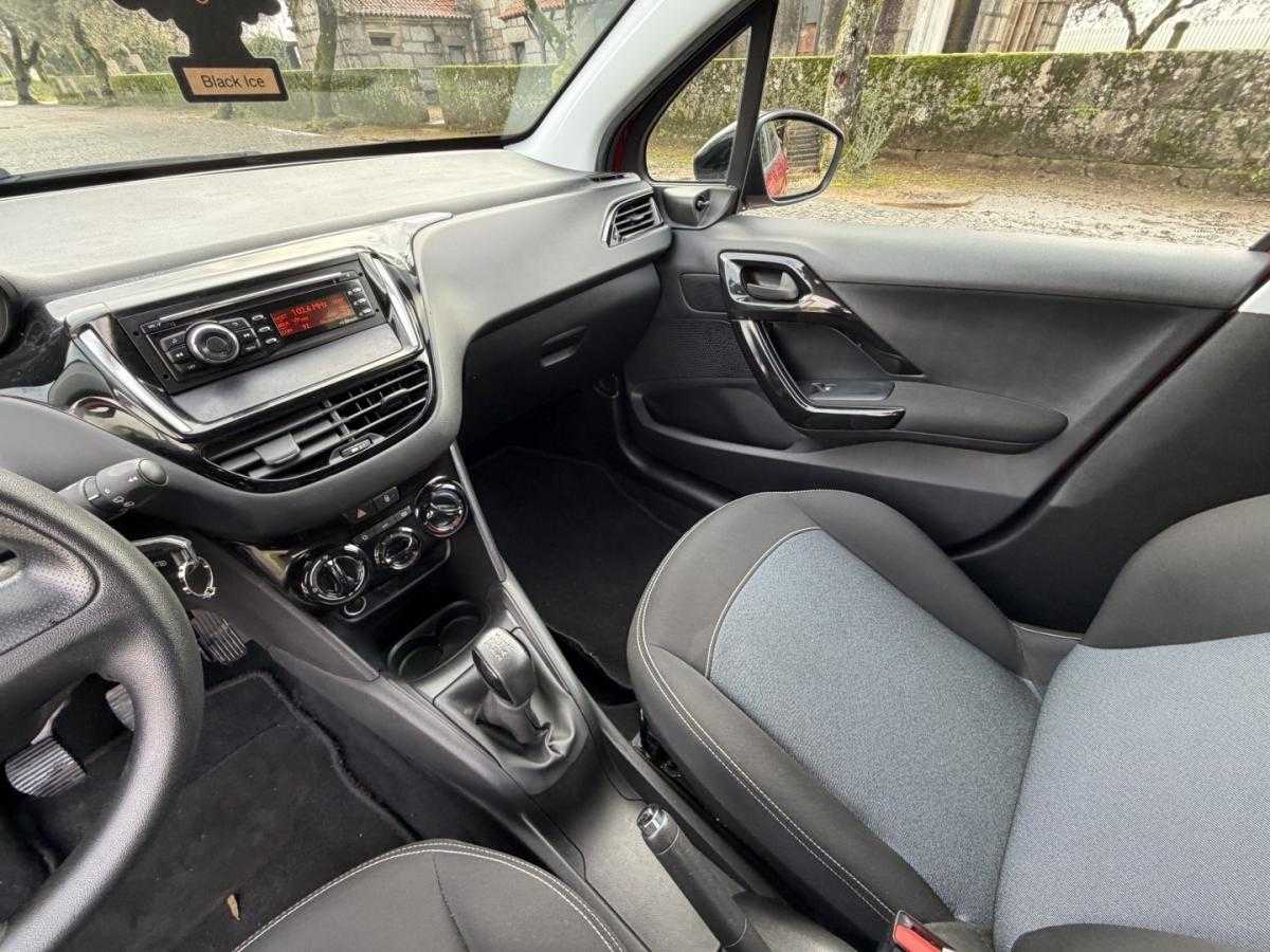 peugeot-208-2017-gasolina-1199cc