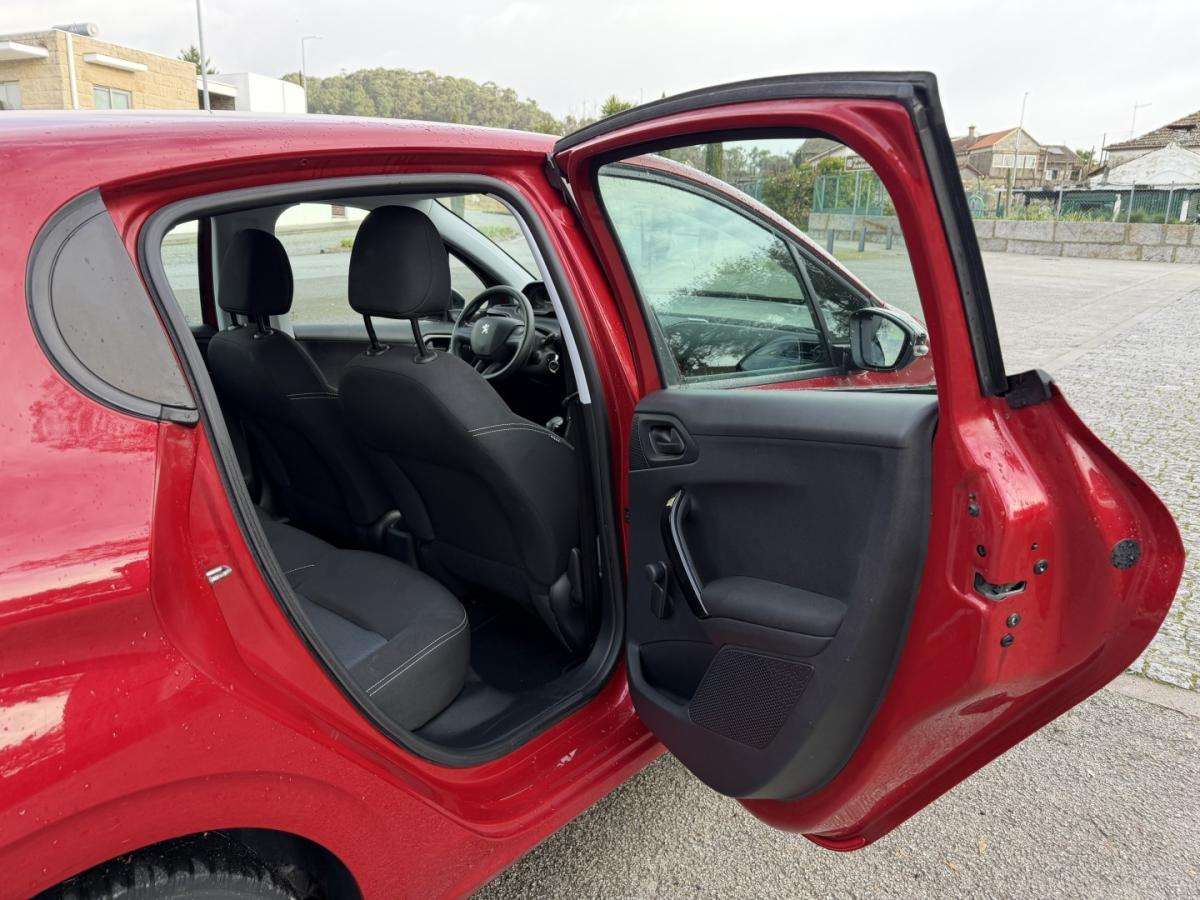 peugeot-208-2017-gasolina-1199cc