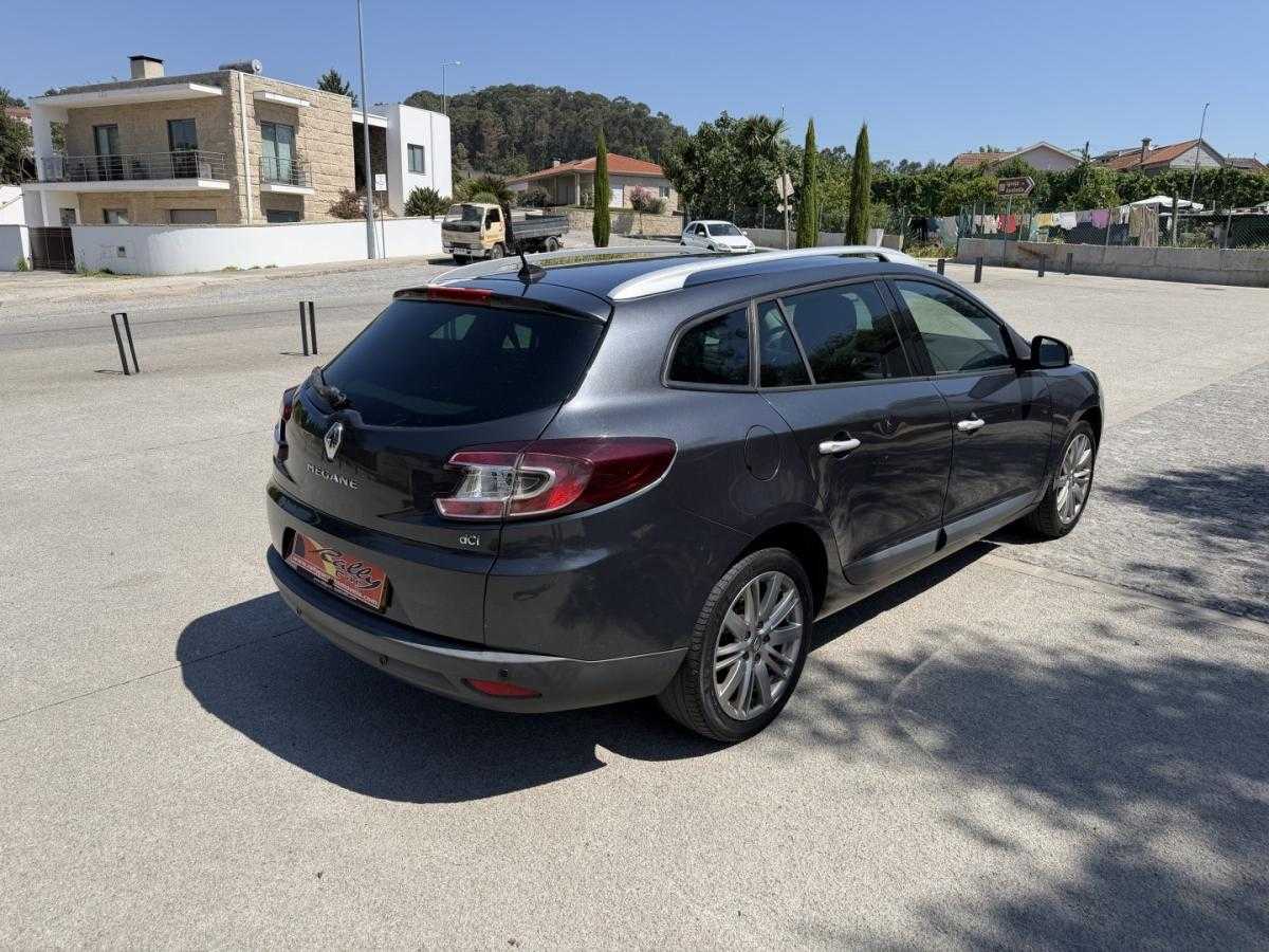 renault-megane-sport-tourer-2011-diesel-1461cc