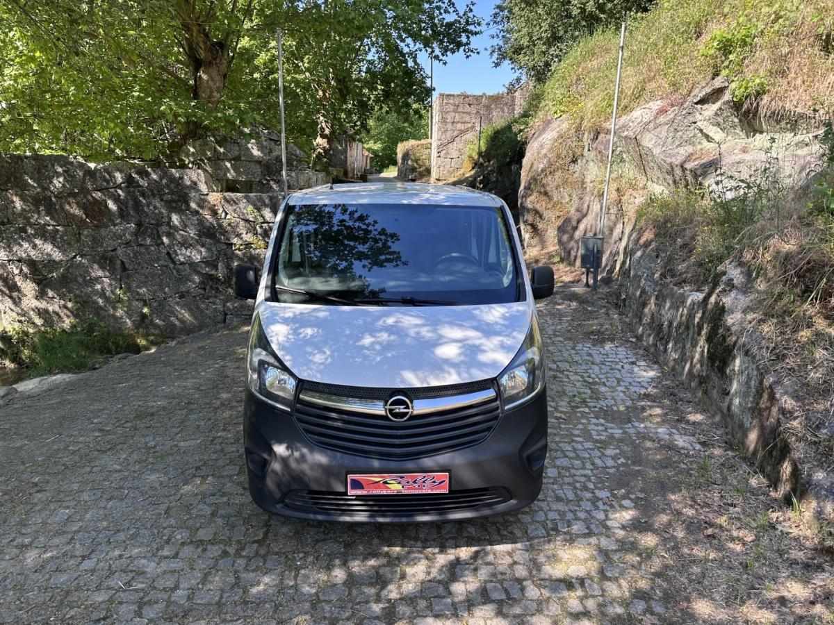 opel-vivaro-2018-diesel-1598cc