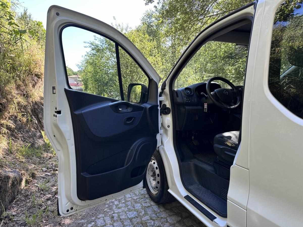 opel-vivaro-2018-diesel-1598cc