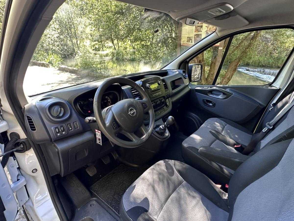 opel-vivaro-2018-diesel-1598cc