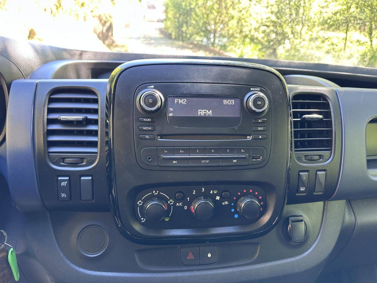 opel-vivaro-2018-diesel-1598cc
