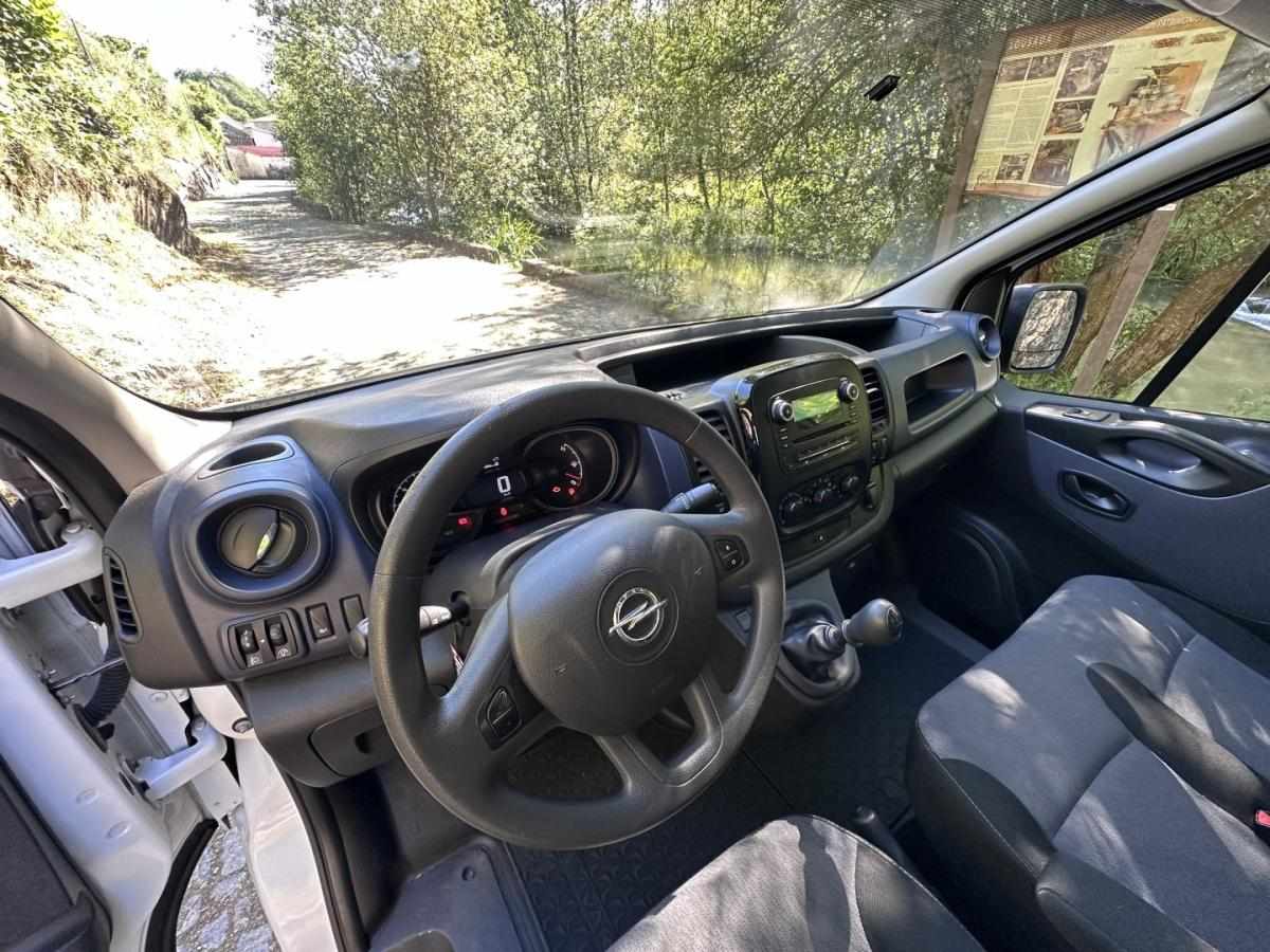 opel-vivaro-2018-diesel-1598cc