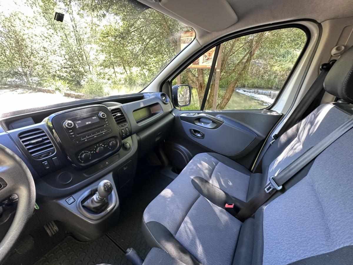 opel-vivaro-2018-diesel-1598cc