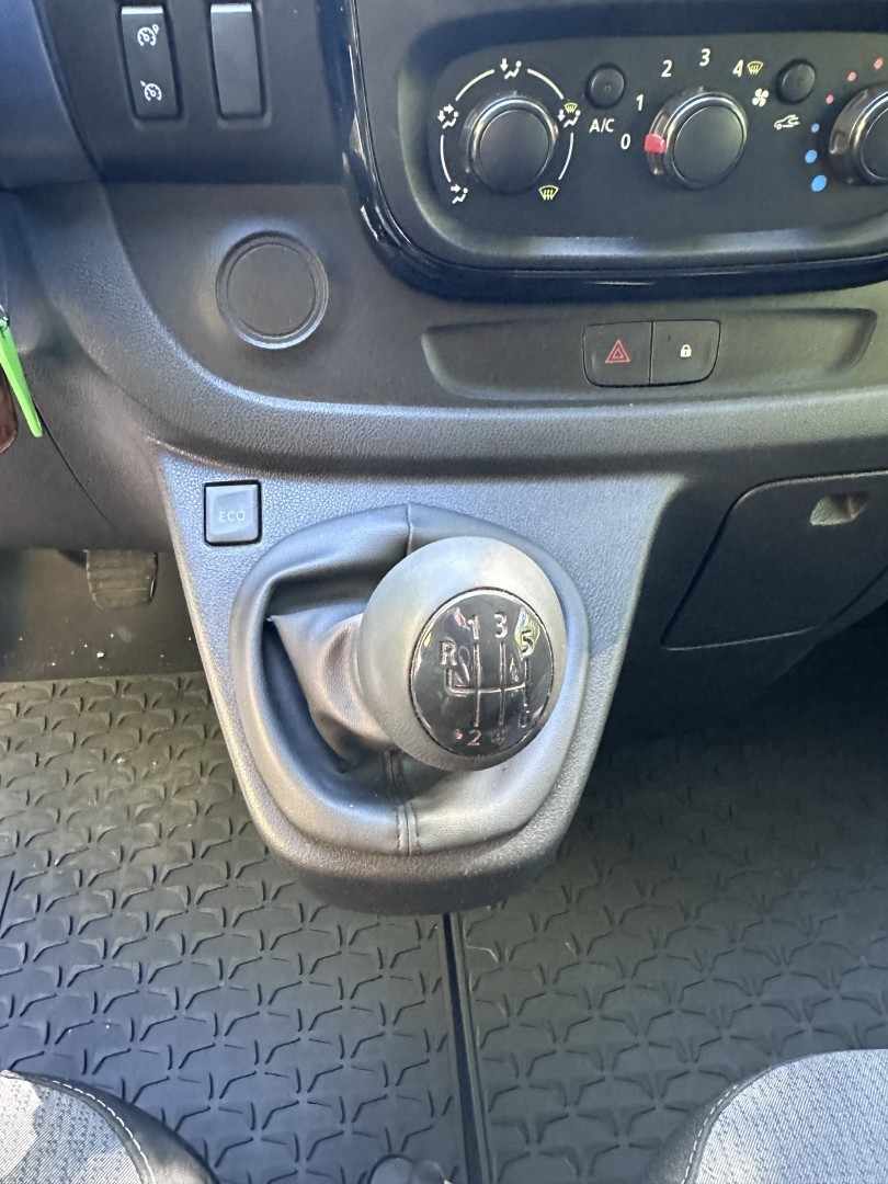 opel-vivaro-2018-diesel-1598cc